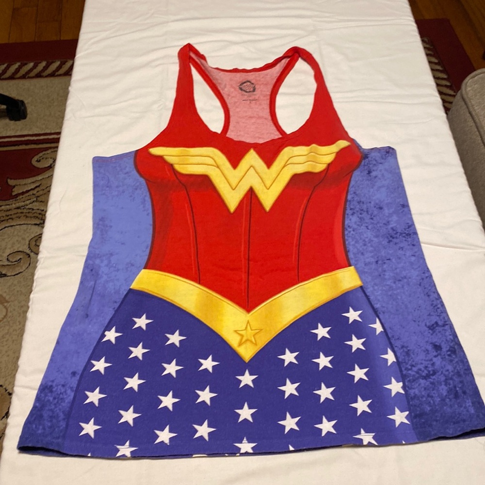 Women sleeveless top size L